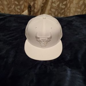 59Fifty White Chicago Bulls Hat 7 7/8